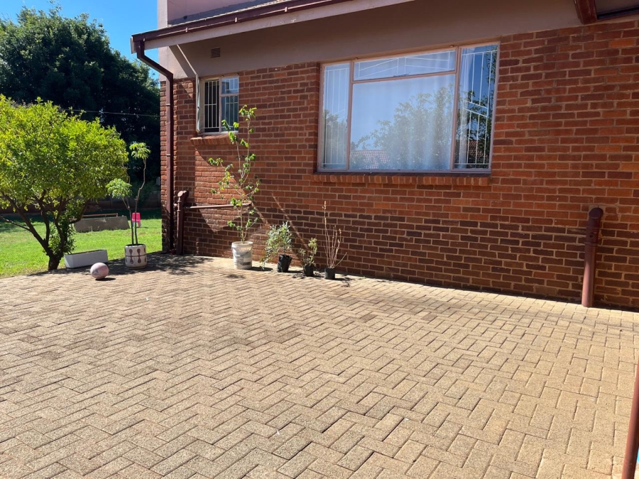 4 Bedroom Property for Sale in Langenhovenpark Free State